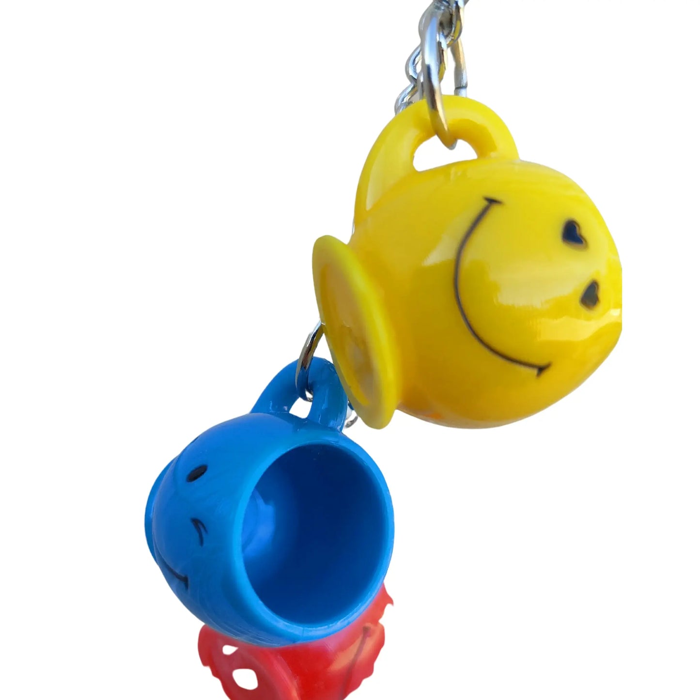 close up 3 mugs bird toy