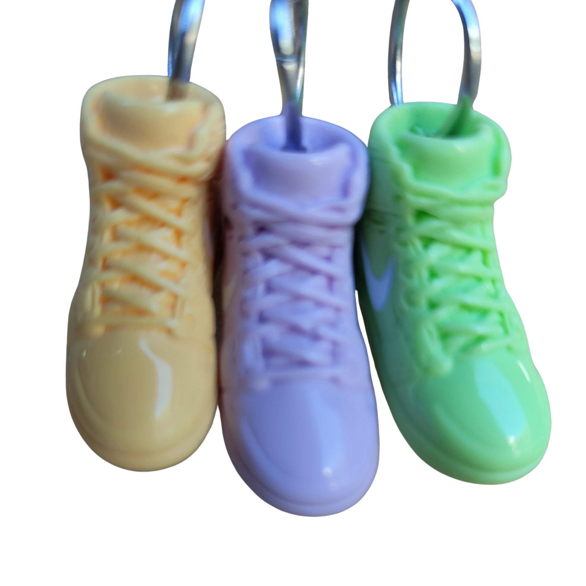 close up tripple kicks bird toy